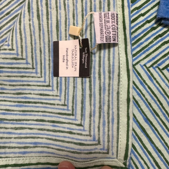NWT - Ten Thousand Villages - Table Cloth 70x90 and Napkins Set - Picture 6 of 14